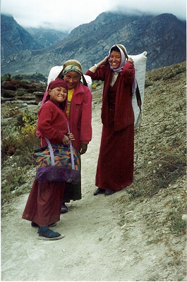 Tikik, Pema and Anni carrying MFI goods to Muktinath-Chumig Gyatsa