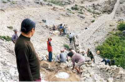 Muktinath Lama Wangyal inspecting the works on new wall