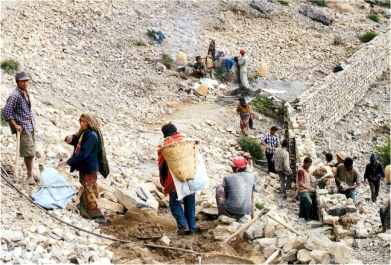 Labours working on the new wall at Muktinath-Chumig Gyatsa